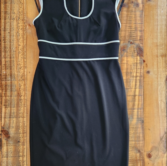 💥CALVIN KLEIN ROBE💥 - Picture 2 of 10